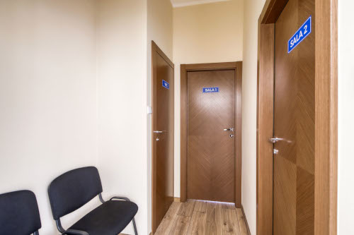 виртуальный офисный коридор, дверь Foresta, комнаты, освещенные светодиодным светом